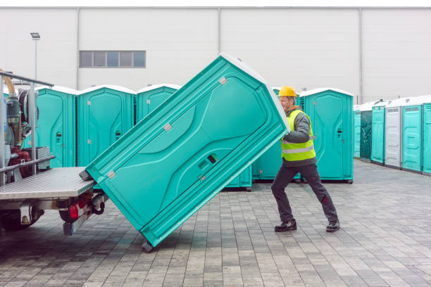 Best Porta potty delivery and setup  in St Francis, KS
